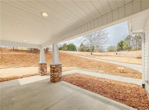 554 Fairfield Rd, Walhalla, SC 29691 photo 2