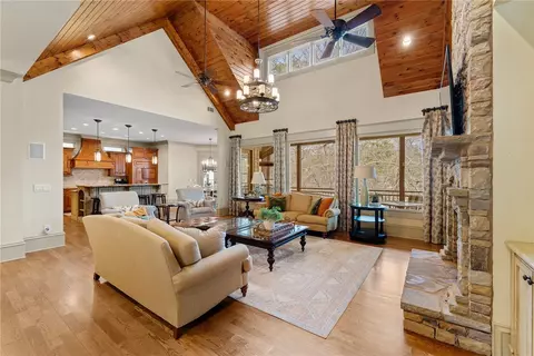1242 N Edgewater Trl, Toccoa, GA 30577 photo 4