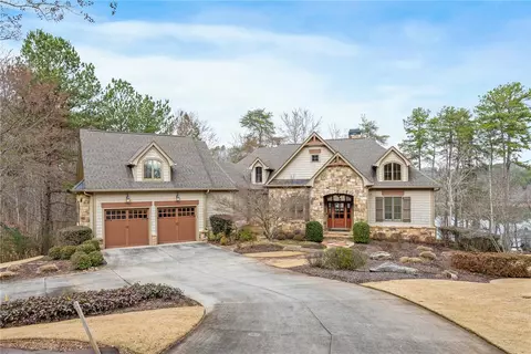 1242 N Edgewater Trl, Toccoa, GA 30577
