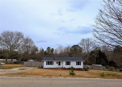 328 Chastain Rd, Central, SC 29630 photo 3