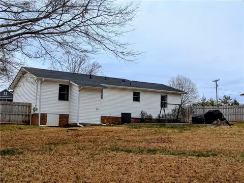 328 Chastain Rd, Central, SC 29630 photo 2