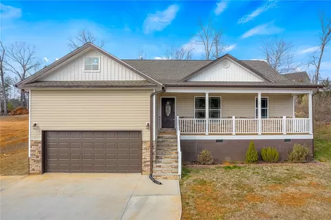 11 Arlington Rd, Greer, SC 29651