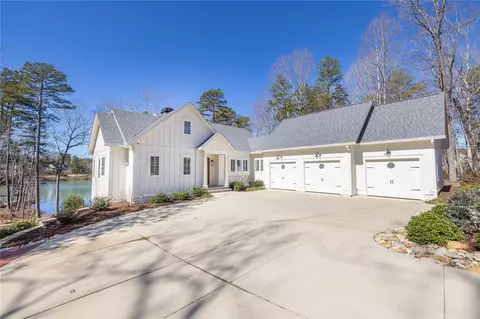 516 Pointe West Dr, Seneca, SC 29672