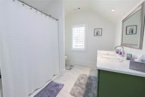 Bath - 516 Pointe West Dr, Seneca, SC 29672 photo 4 of 6