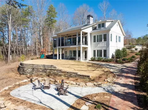 Exterior - 516 Pointe West Dr, Seneca, SC 29672 photo 2 of 7