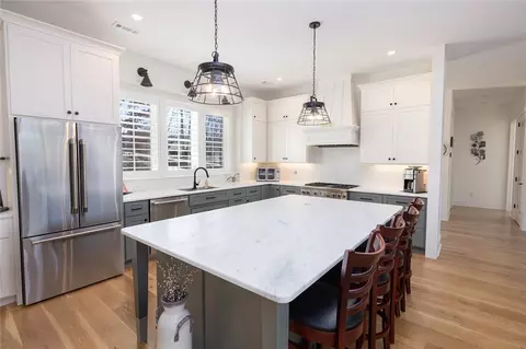 Kitchen - 516 Pointe West Dr, Seneca, SC 29672 photo 2 of 6