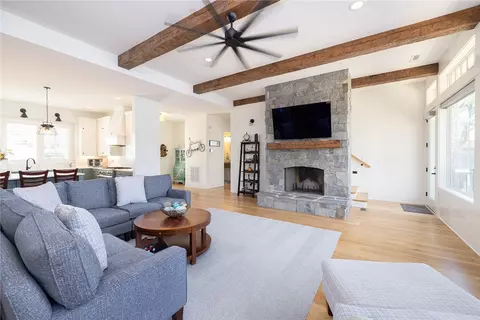 Living - 516 Pointe West Dr, Seneca, SC 29672 photo 3 of 3