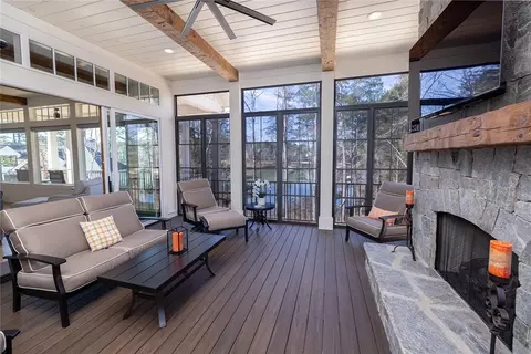 Exterior - 516 Pointe West Dr, Seneca, SC 29672 photo 5 of 7