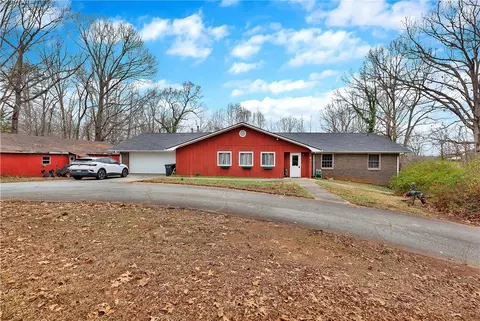 167 Brookbend Rd, Central, SC 29630