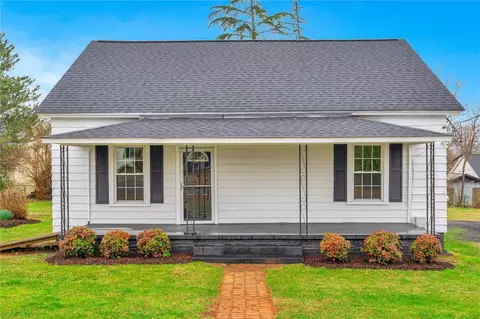 102 S 7th St, Easley, SC 29640