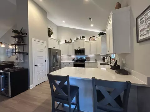 Kitchen - 504 B Minor St, Seneca, SC 29678 photo 4 of 6