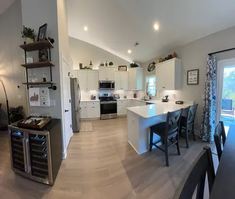 Kitchen - 504 B Minor St, Seneca, SC 29678 photo 1 of 6