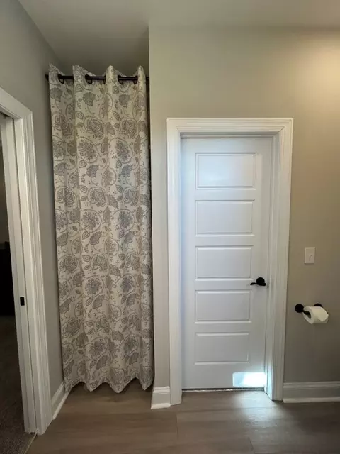 Bath - 504 B Minor St, Seneca, SC 29678 photo 5 of 6