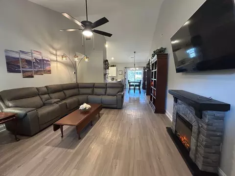 Living - 504 B Minor St, Seneca, SC 29678 photo 1 of 2