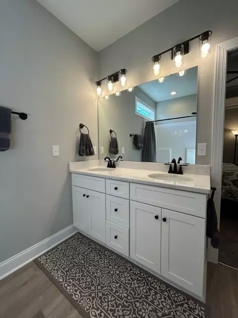 Bath - 504 B Minor St, Seneca, SC 29678 photo 3 of 6