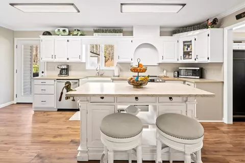 Kitchen - 110 Singing Waters Dr, Seneca, SC 29672 photo 4 of 4