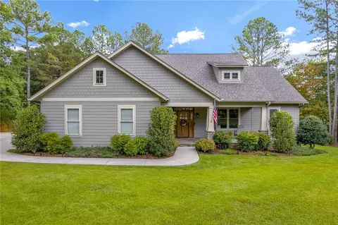 911 Lakecrest Dr, Seneca, SC 29672