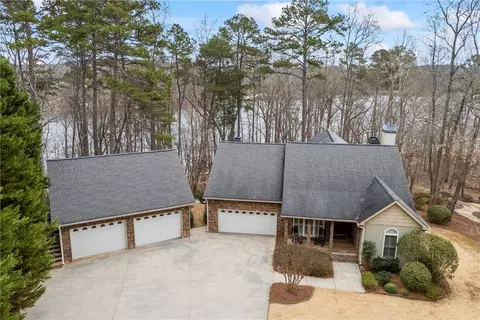 586 Shore Crest Dr, Martin, GA 30557