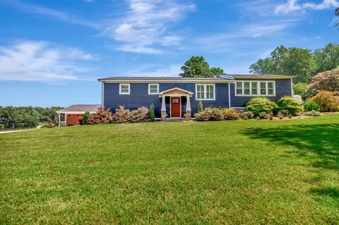 221 Lakeside Dr, Seneca, SC 29672