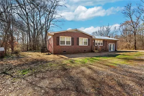 740 Keowee Rd, Iva, SC 29655