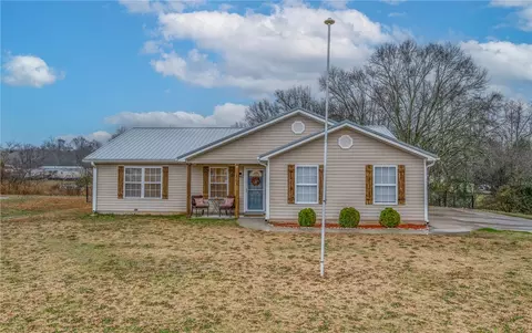 119 Chicoma Dr, Townville, SC 29689