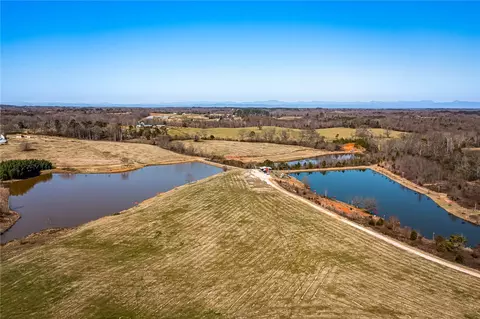461 Williams Farm Rd, Westminster, SC 29693