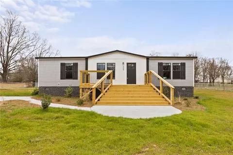 135 Ostrich Ln, Starr, SC 29684