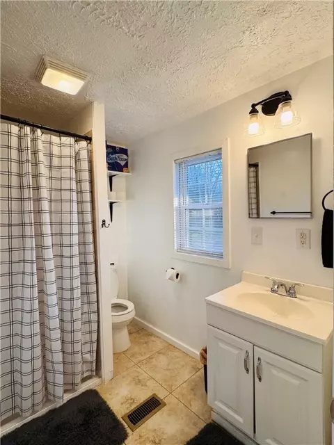 Bath - 25 E Central Ave, Iva, SC 29655 photo 1 of 2