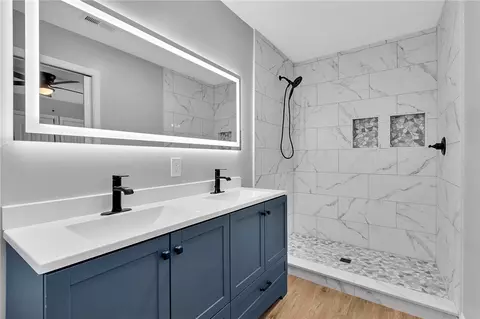 Bath - 1507 Bennett Dr, Anderson, SC 29621 photo 3 of 5