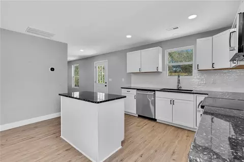 Kitchen - 1507 Bennett Dr, Anderson, SC 29621 photo 3 of 5