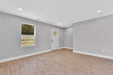 Living - 1507 Bennett Dr, Anderson, SC 29621 photo 4 of 5