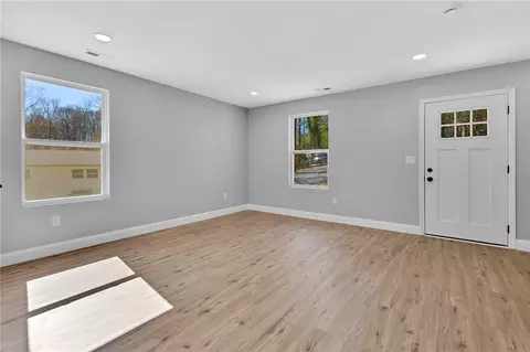 Living - 1507 Bennett Dr, Anderson, SC 29621 photo 3 of 5
