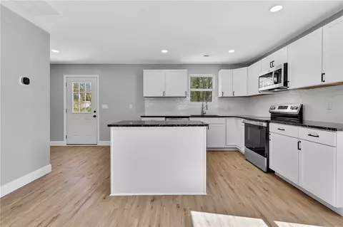 Kitchen - 1507 Bennett Dr, Anderson, SC 29621 photo 5 of 5