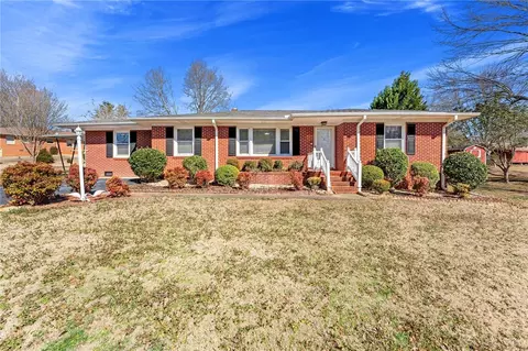209 Meadowbrook Dr, Liberty, SC 29657