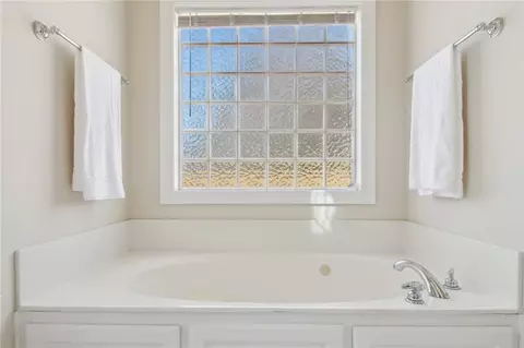 Bath - 115 Wenlock Ct, Easley, SC 29642 photo 3 of 5