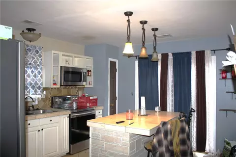 Kitchen - 281 Rivers Edge Dr, Easley, SC 29642 photo 2 of 4