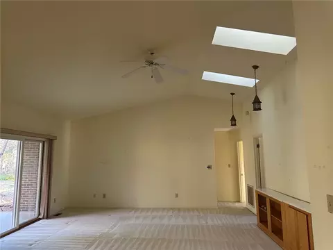 Living - 98 Brookhaven Dr, Clemson, SC 29631 photo 4 of 6