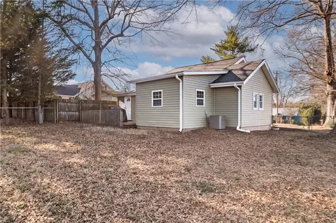 Exterior - 902 E 2 Ave, Easley, SC 29640 photo 4 of 7