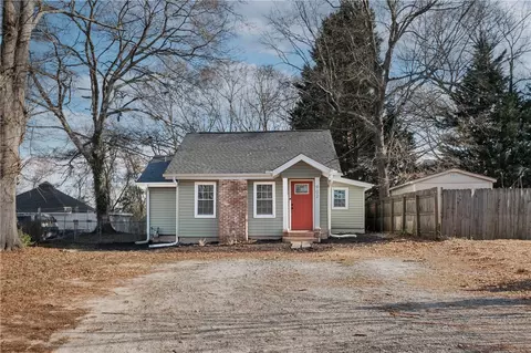 902 E 2 Ave, Easley, SC 29640