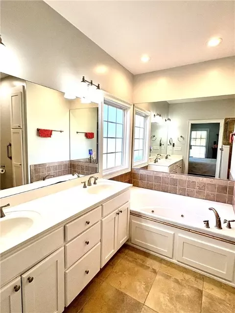 Bath - 1202 Summers Dr, Pendleton, SC 29670 photo 1 of 2