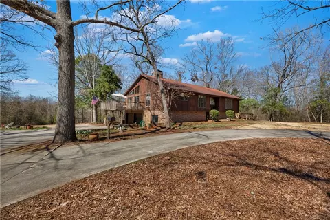 1001 Millwee Creek Rd, Pendleton, SC 29670