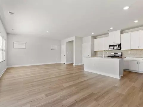 Living - 704 Whitebark Dr, Pendleton, SC 29670 photo 2 of 3