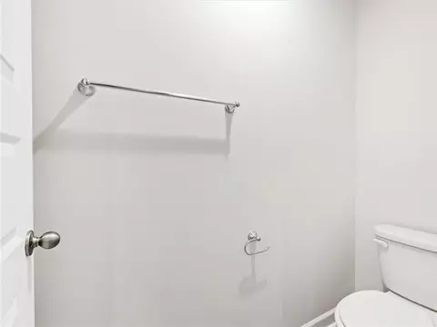Bath - 704 Whitebark Dr, Pendleton, SC 29670 photo 5 of 6