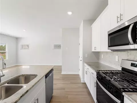 Kitchen - 704 Whitebark Dr, Pendleton, SC 29670 photo 2 of 3