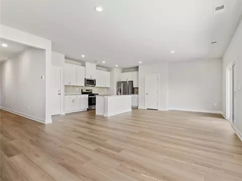 Living - 704 Whitebark Dr, Pendleton, SC 29670 photo 1 of 3