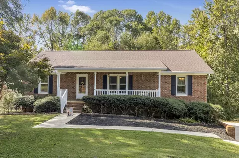 400 Quail Run Cir, Fountain Inn, SC 29644