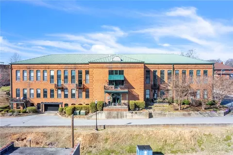 102 Russell St, Easley, SC 29640