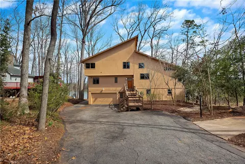 920 Spanish Point Drive Dr, Seneca, SC 29678