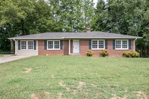207 Forest Dr, Easley, SC 29642 photo 2