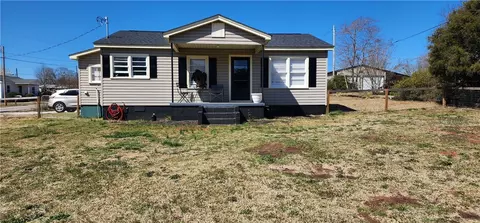 309 Brentwood Dr, Seneca, SC 29678